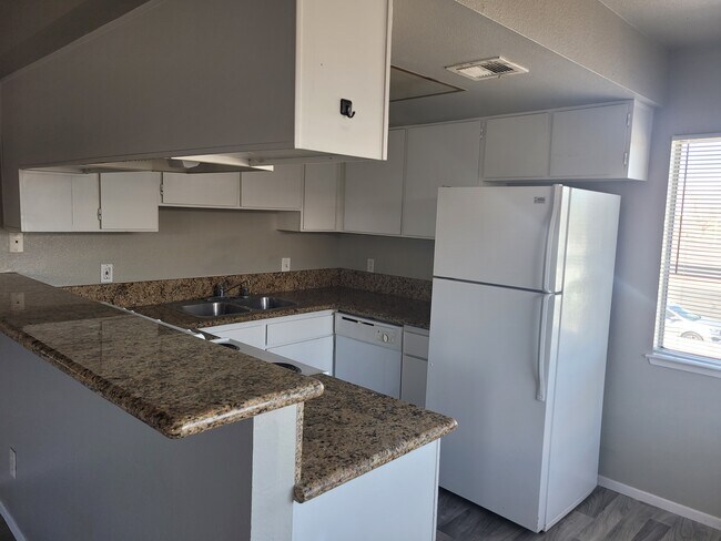 Building Photo - 3437 E Cheyenne Ave