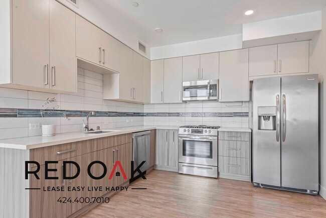 Foto del edificio - ~4 Weeks FREE~ +$500 Look & Lease Special!...