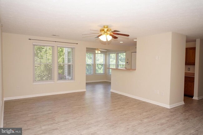 Building Photo - 905 Blue Leaf Ct