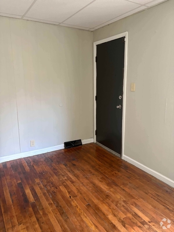 Building Photo - 321 W Delavan Ave