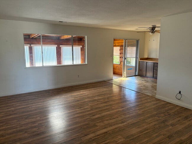 Foto del edificio - 746 Bronte Ave