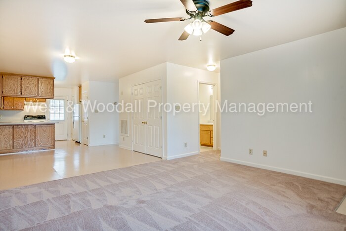 Primary Photo - 704 W B St