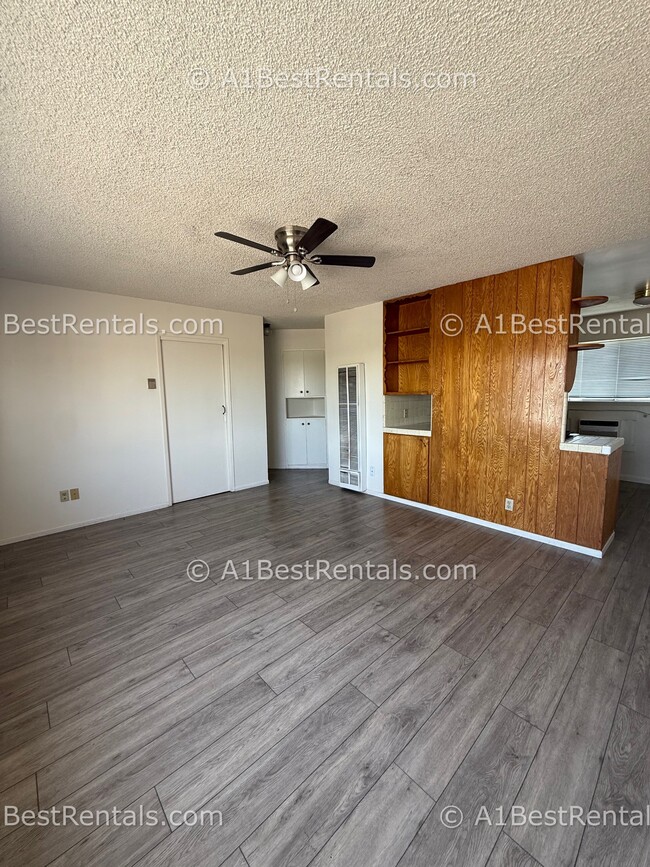 Foto del edificio - 5355 Yosemite Blvd