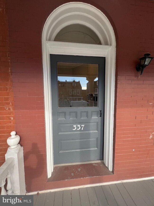 Building Photo - 337 W Lemon St