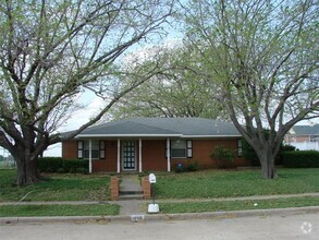 Building Photo - 1909 Wisteria Way