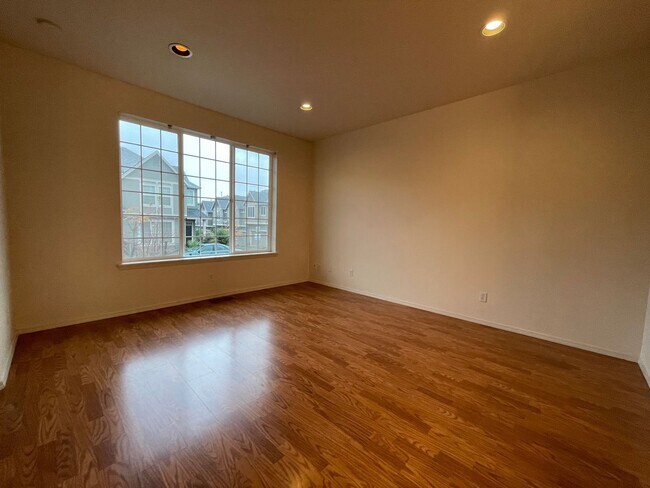 Building Photo - 2436 NW Roseburg Terrace  ~ Wonderful Beth...