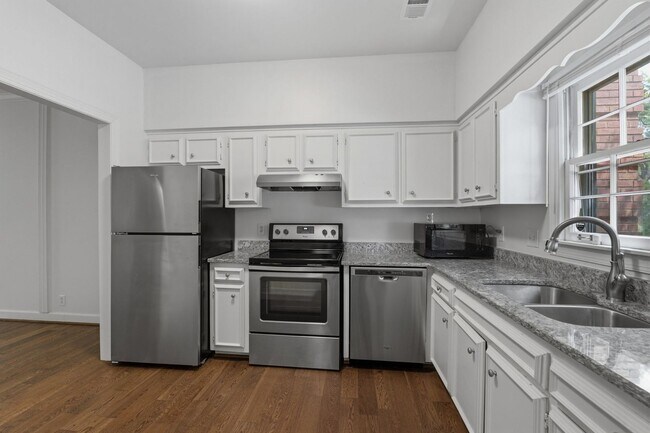 Foto del edificio - Charming 2 Bedroom Townhouse