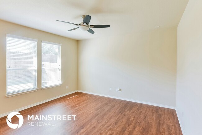 Foto del edificio - 128 Creek Terrace Dr