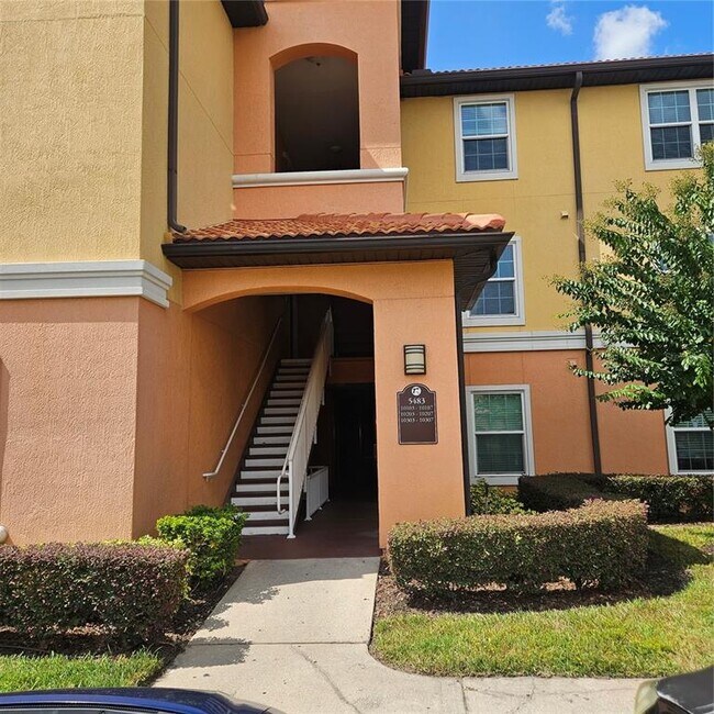 Building Photo - 5483 Vineland Rd