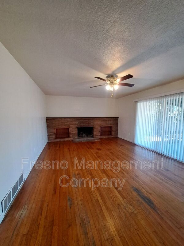 Building Photo - 4463 E Simpson Ave