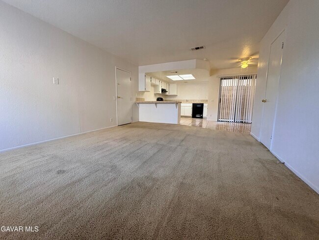 Foto del edificio - 1739 W Ave J15