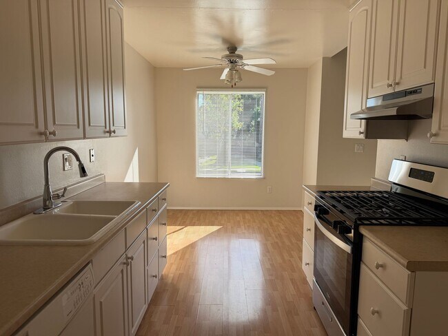 Foto del edificio - LA VETA MONTEREY COMPLEX ORANGE - 2 BEDROOM 2 BATH  $2,575