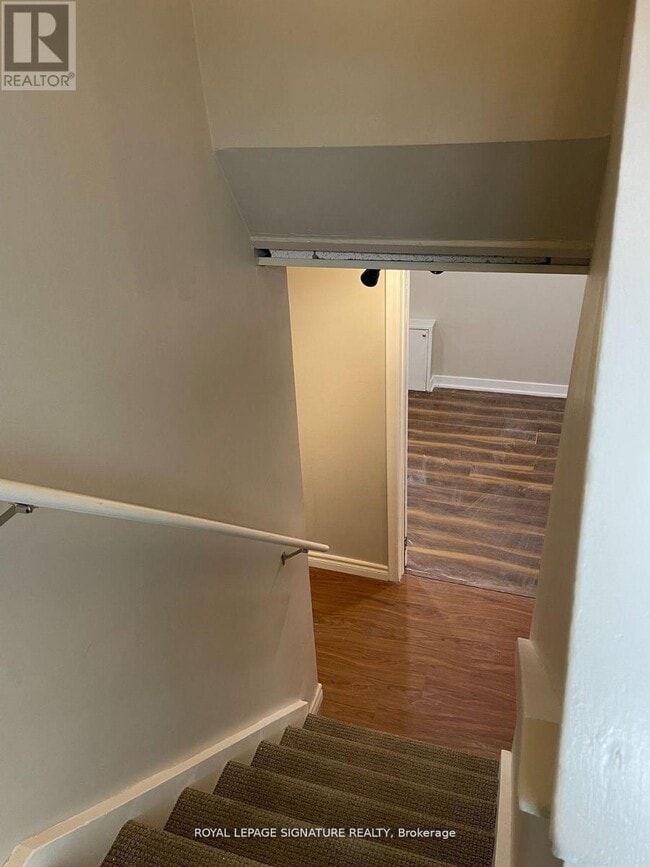 Building Photo - 1566 Northmount Ave