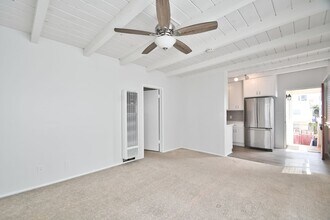 Building Photo - 221 39th St