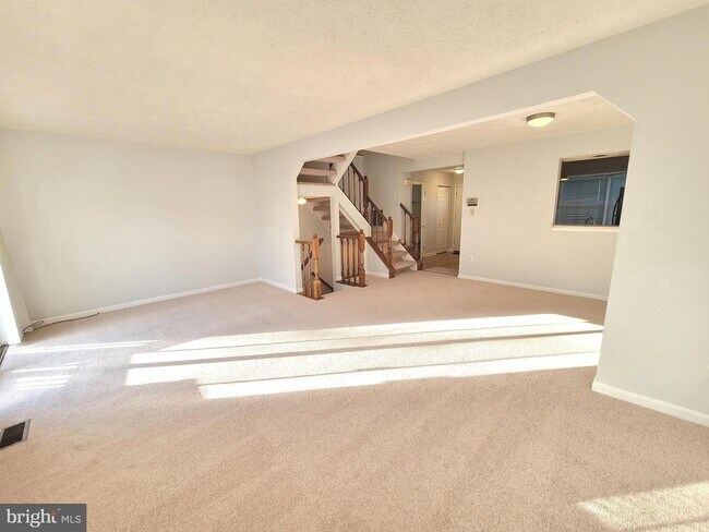 Building Photo - 6369 New Haven Ct