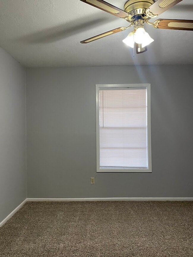 Building Photo - 2403 Bandera Dr