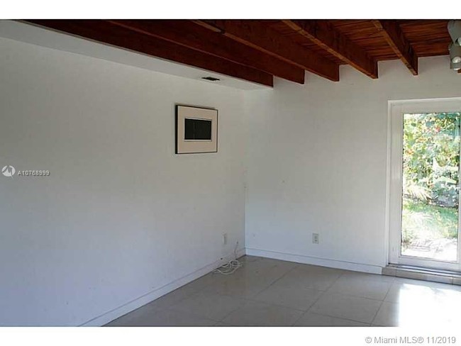 Building Photo - 450 NE 127th St