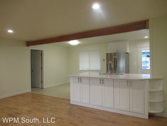 Foto del edificio - 3 br, 1.5 bath House - 304 1st Ave E.