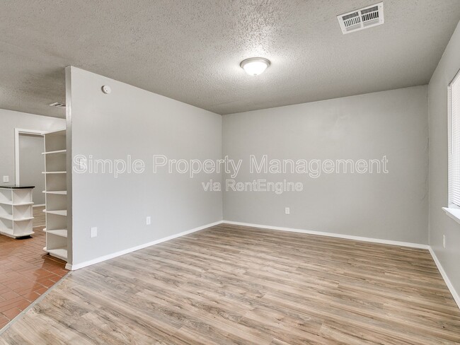 Foto del edificio - 409 E Hill Dr