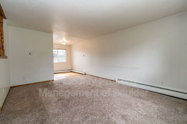 Building Photo - 2137 Dexter Dr