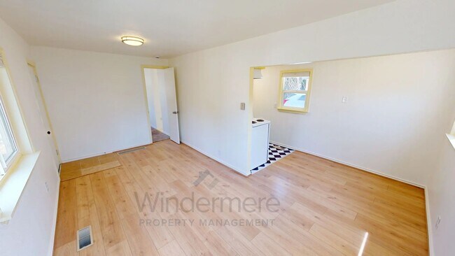 Building Photo - 108 N Bellevue Ave