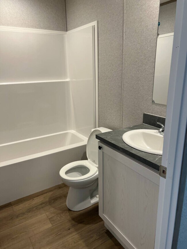 Building Photo - 200 E Zora St