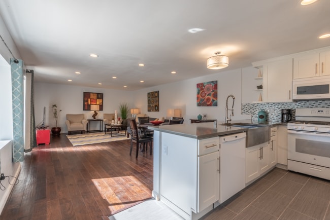 Building Photo - 3617 Sunswept Dr