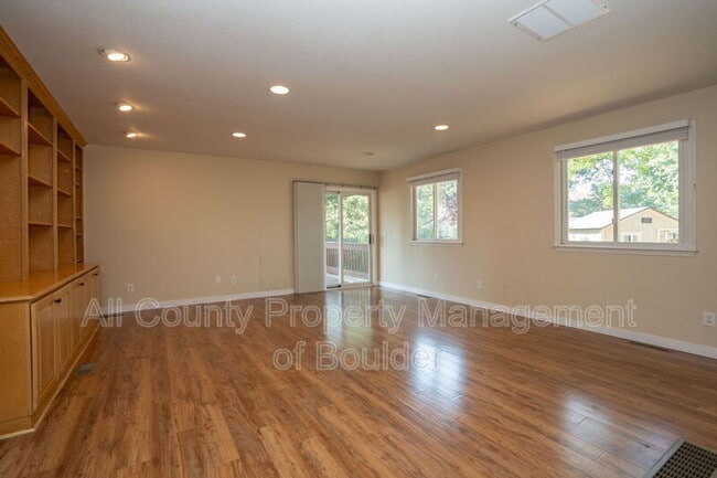 Building Photo - 3611 Kenyon Ln