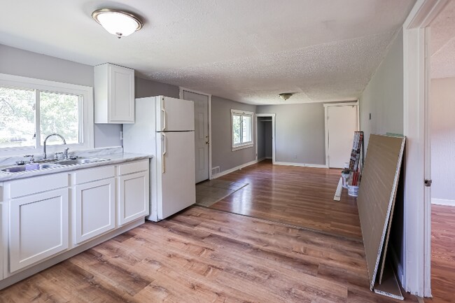 Foto del edificio - 6180 Hillford Ave NE