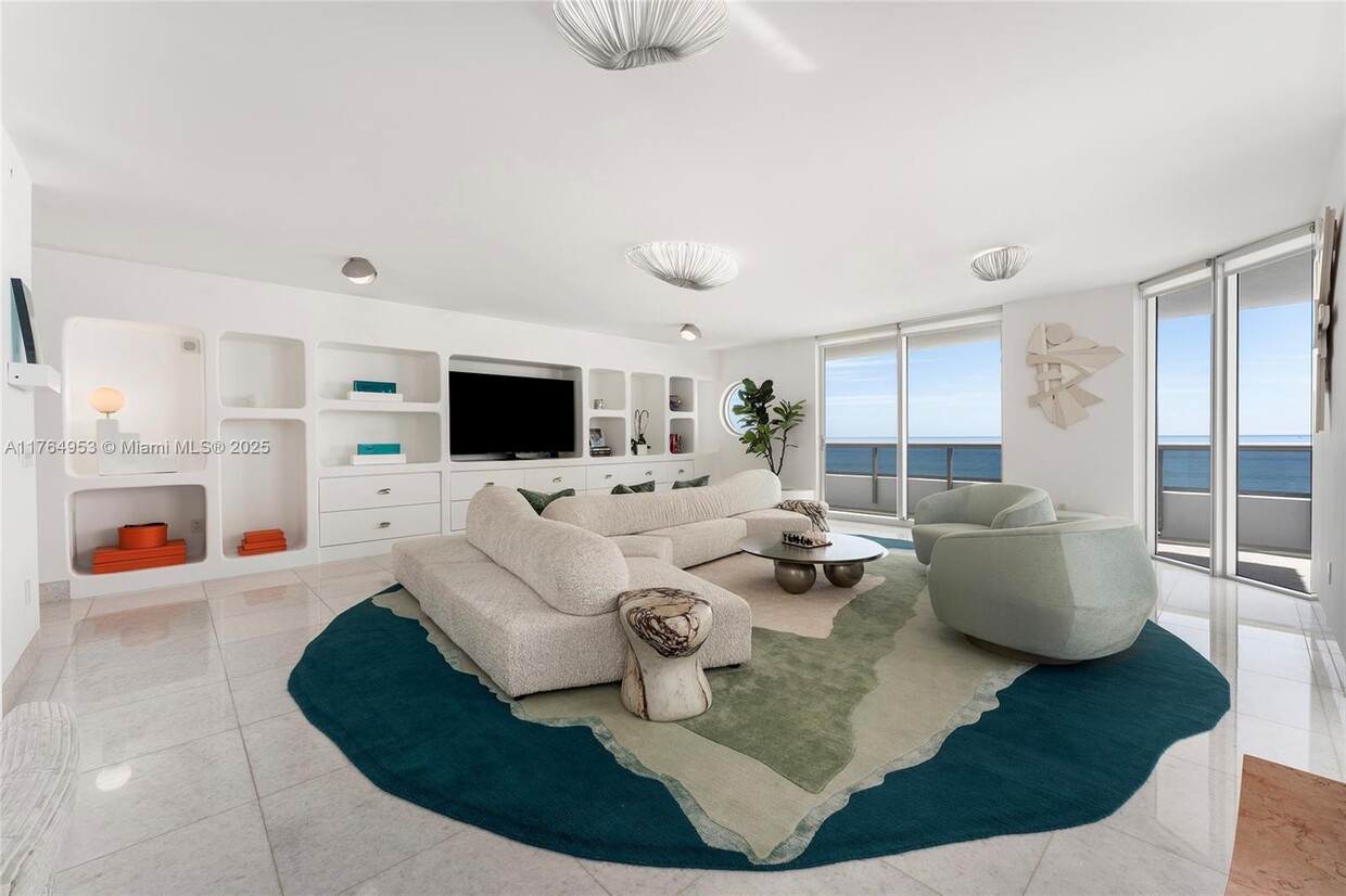 Foto principal - 5801 Collins Ave