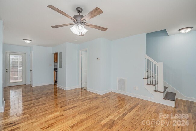 Foto del edificio - 113 Hillcrest Ave