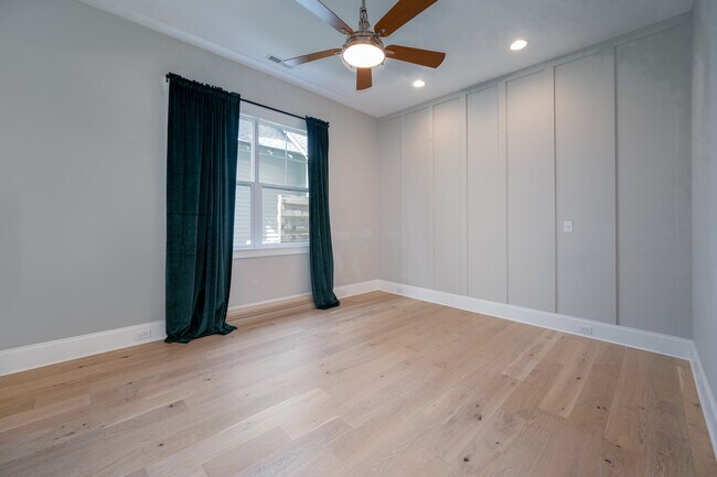 Building Photo - 288 W Main St