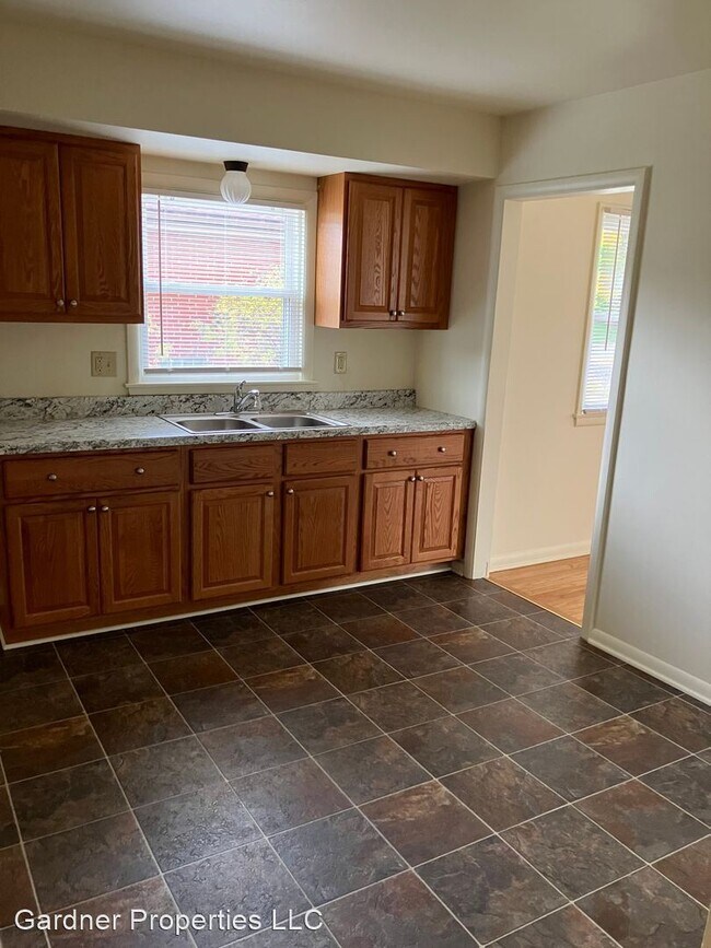 Building Photo - 3 br, 1.5 bath House - 6851 N 40th Street
