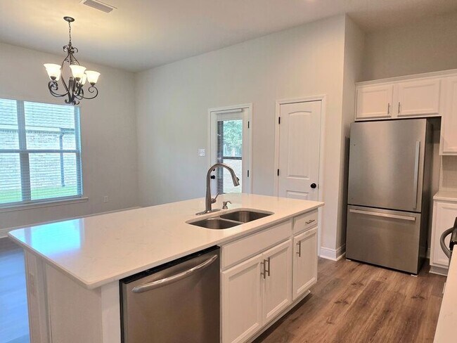 Building Photo - 6054 Cherokee Dr