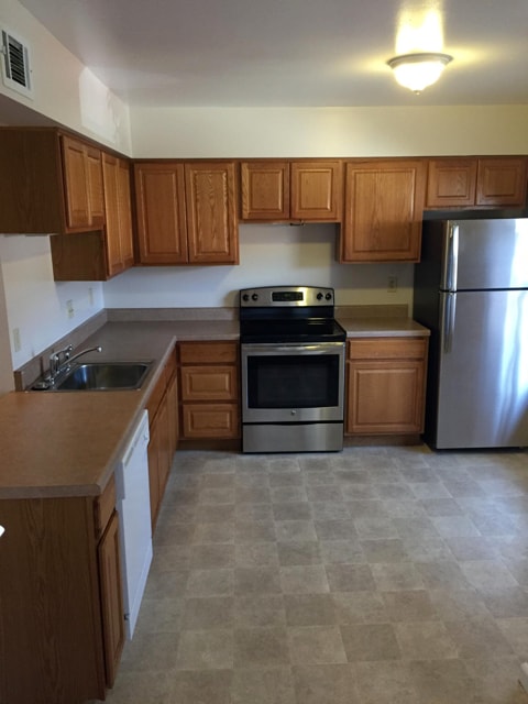 Foto principal - 3 bedroom Condo with updated Kitchen and B...