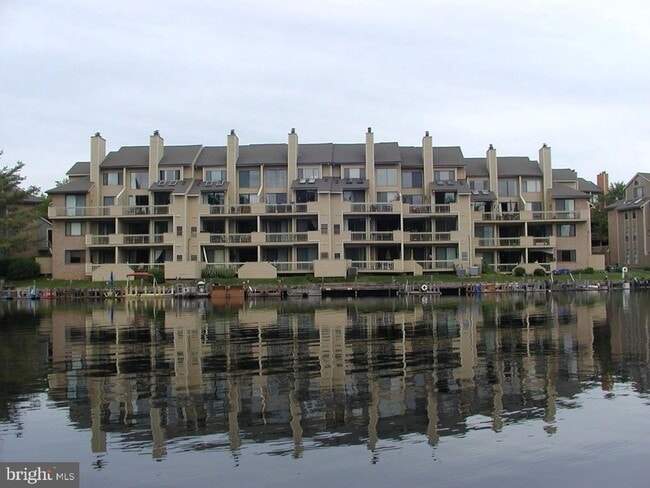 This is a rare opportunity to enjoy lakeside living in one of Northern Virginia’s most desirable ... - This is a rare opportunity to enjoy lakeside living in one of Northern Virginia’s most desirable ... Apartment