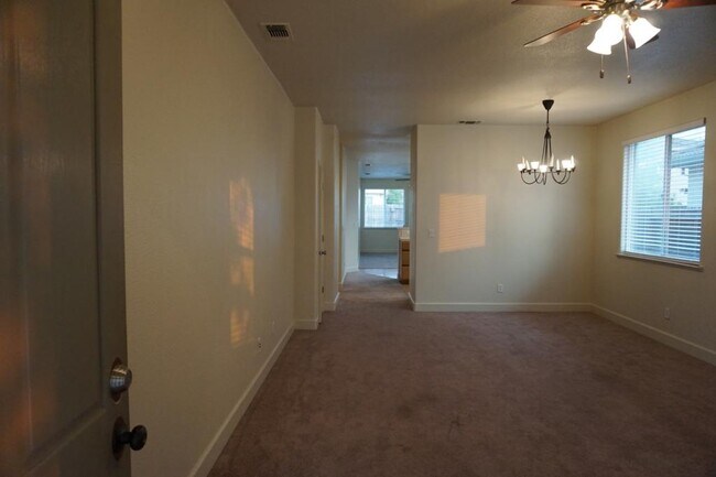 Foto del edificio - 424 Barclay Way