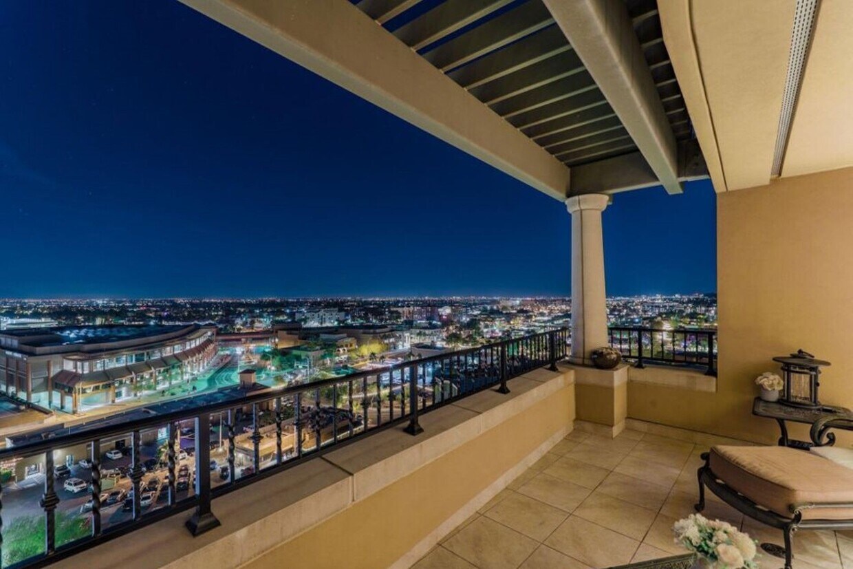 Foto principal - 7175 E Camelback Rd