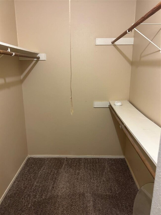Foto del edificio - 1616 Elmhurst Dr