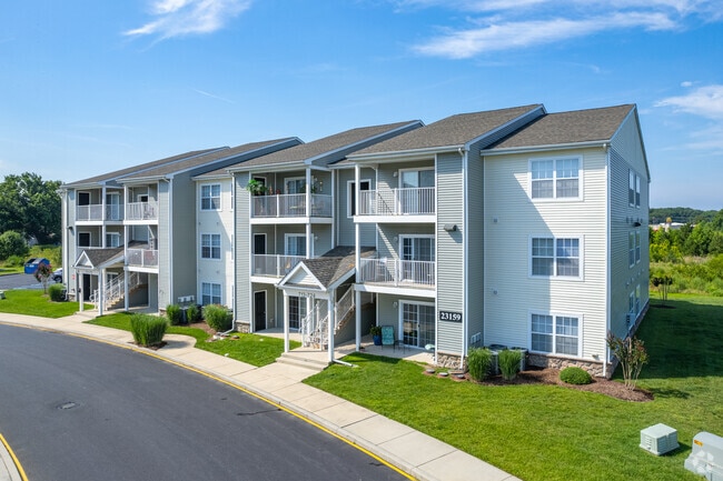 Building Photo - The Pointe of Stoneybrook