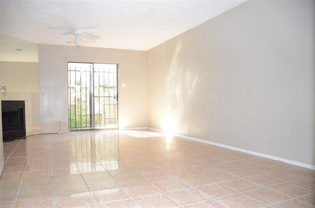 Building Photo - 12667 Windsor Village Dr