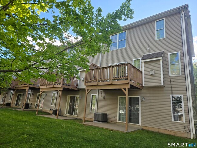 Foto del edificio - 157 Leeder Hill Dr