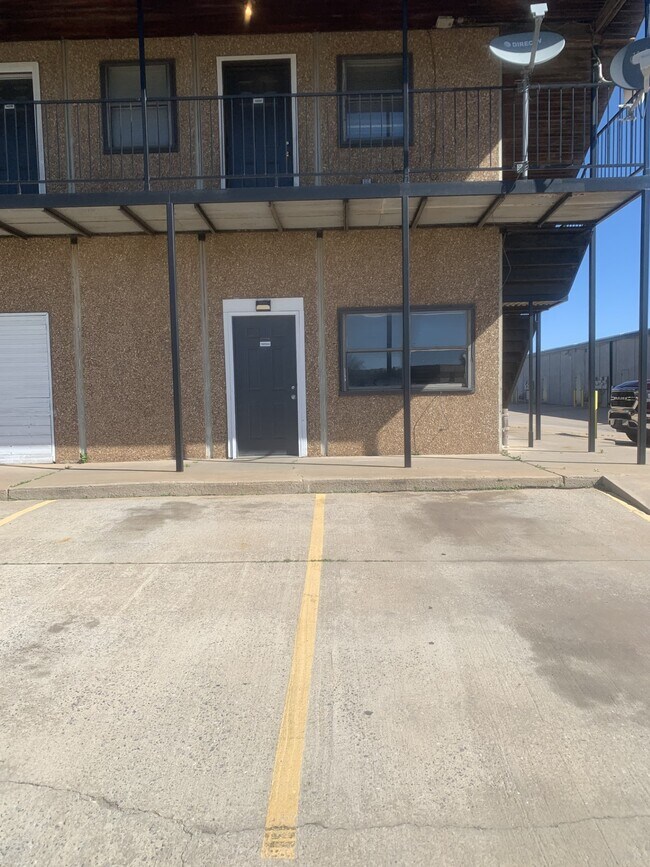 Building Photo - 1425 S Council Rd