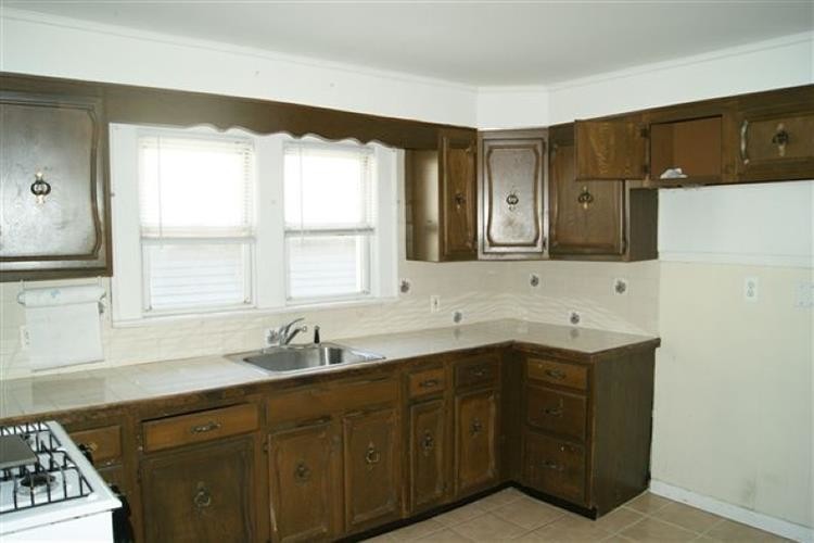 Building Photo - 563 Woodland Ave