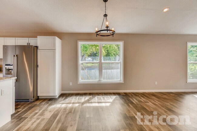 Foto del edificio - 457 Lawson Ave W