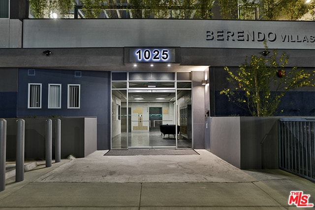 Building Photo - 1025 S Berendo St