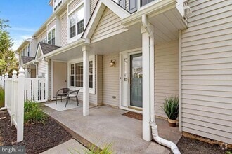 Building Photo - 807 Wharton Rd