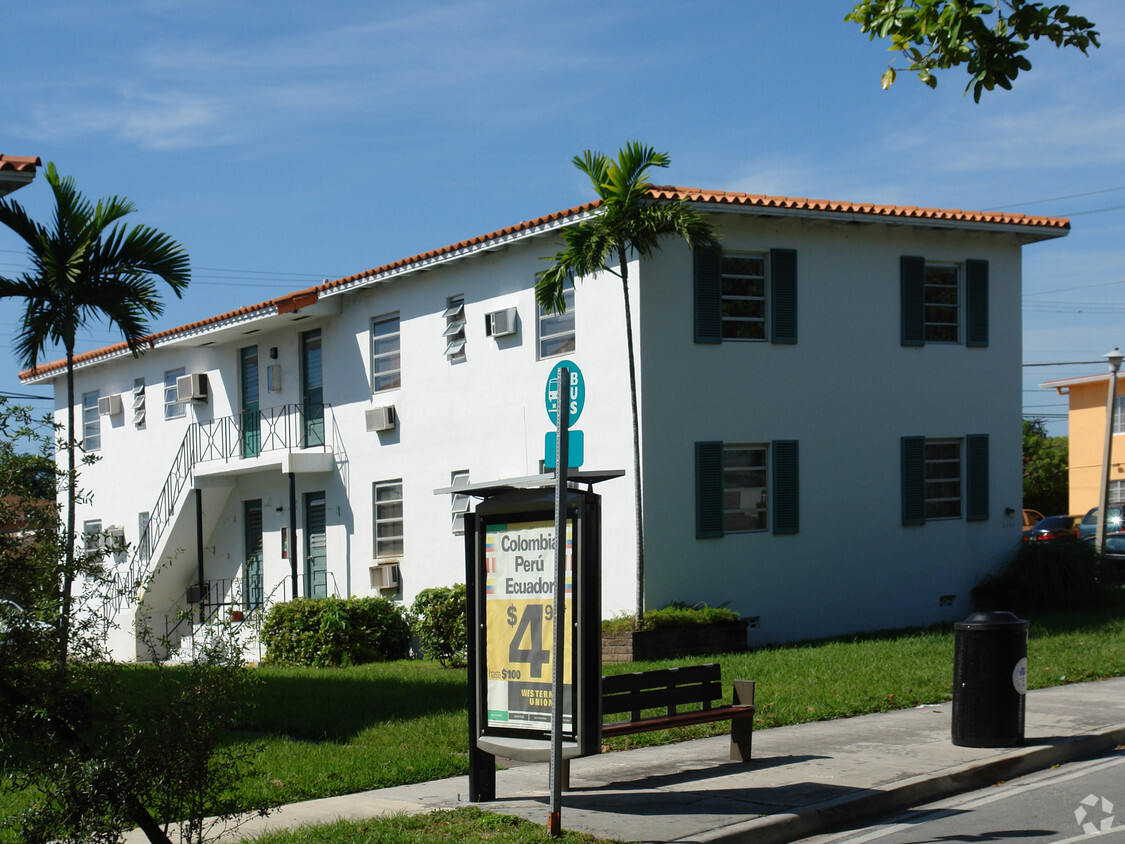 Foto del edificio - 2398 SW Coral Way