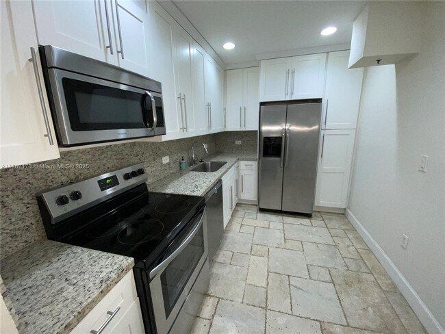 Building Photo - 20505 E Country Club Dr