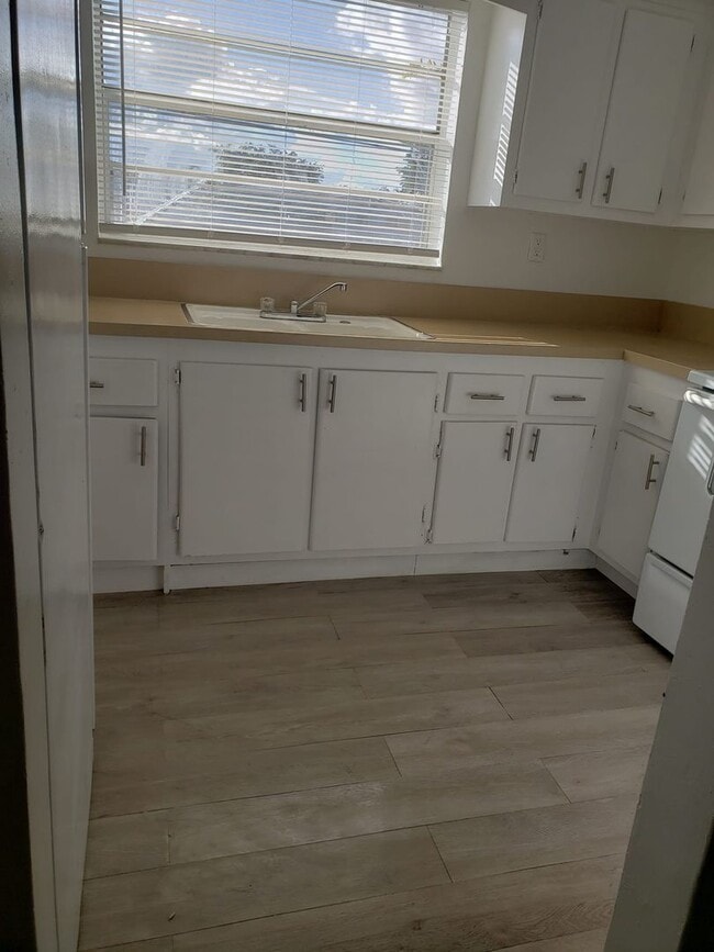 Interior Photo - 3711 SW 59 Terr